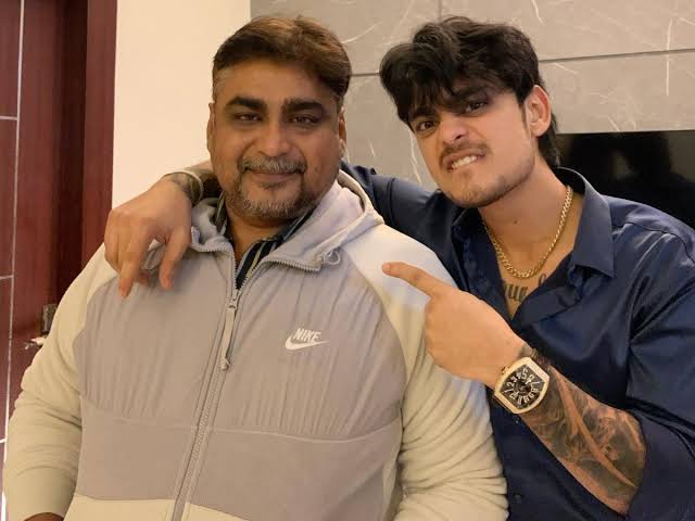 Ishan Kishan with his father Pranav Kumar Pandey, Ishan Kishan father's photo