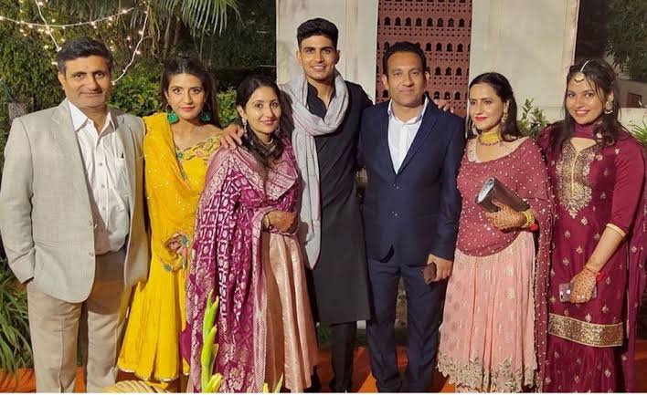 Shubman Gill Family Photo