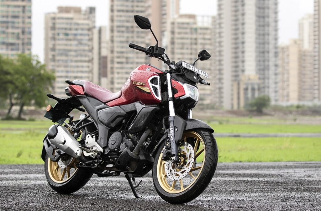 Yamaha FZS Fi V4 Review